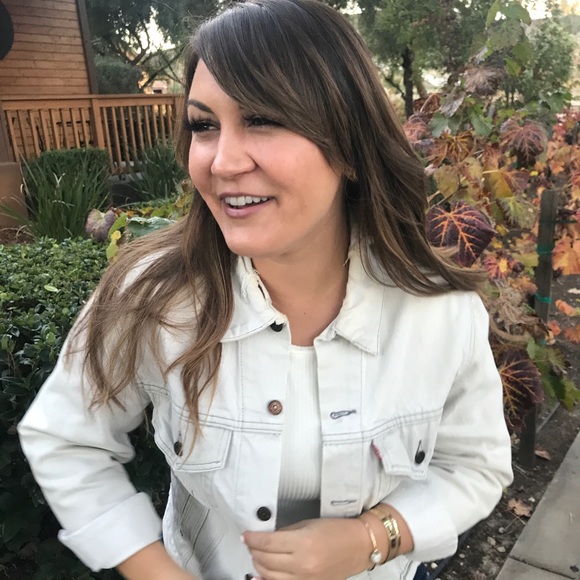 Meet your Posher, Jolene - Picture 2 of 3